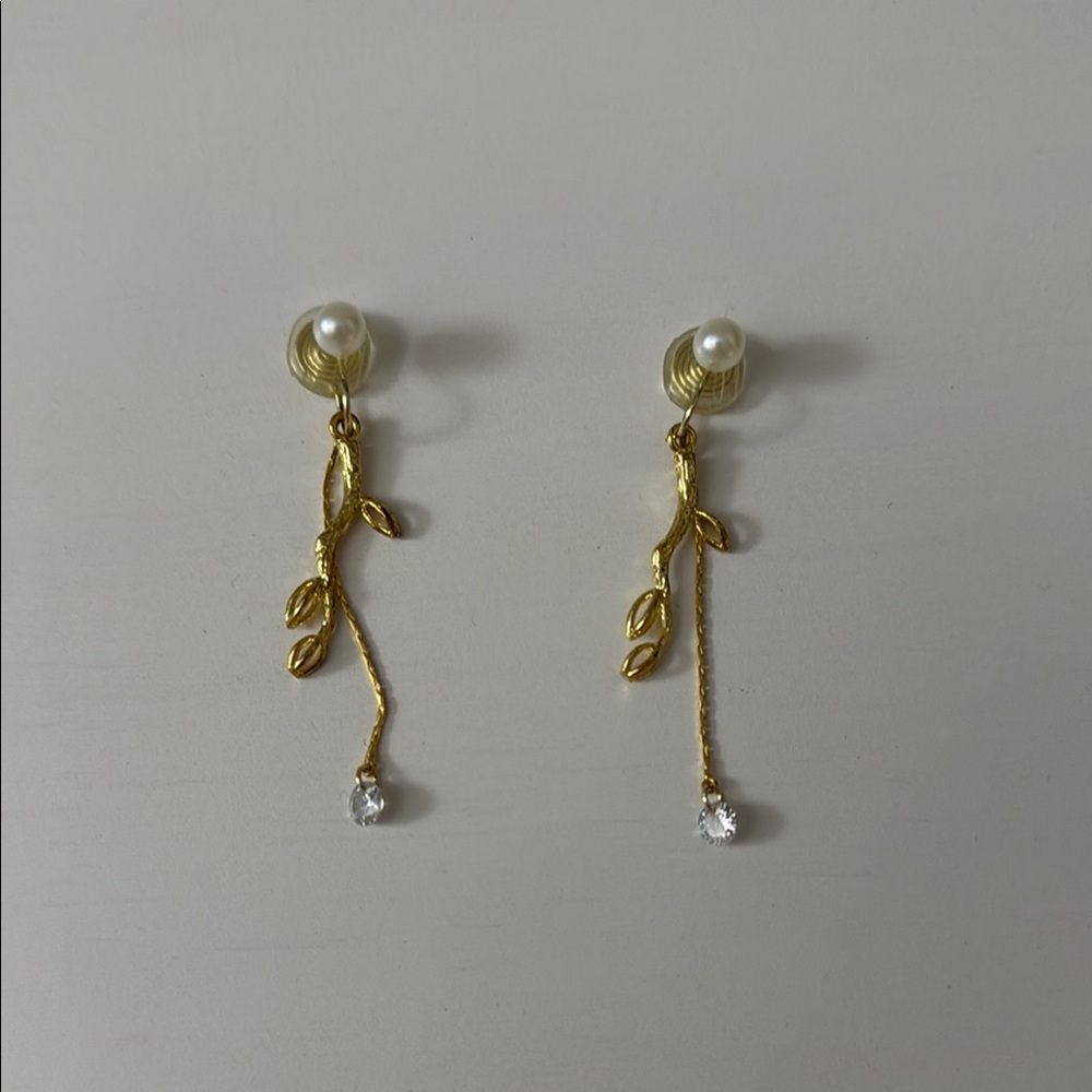 Elegant Gold Leaf Drop Clip On Earrings